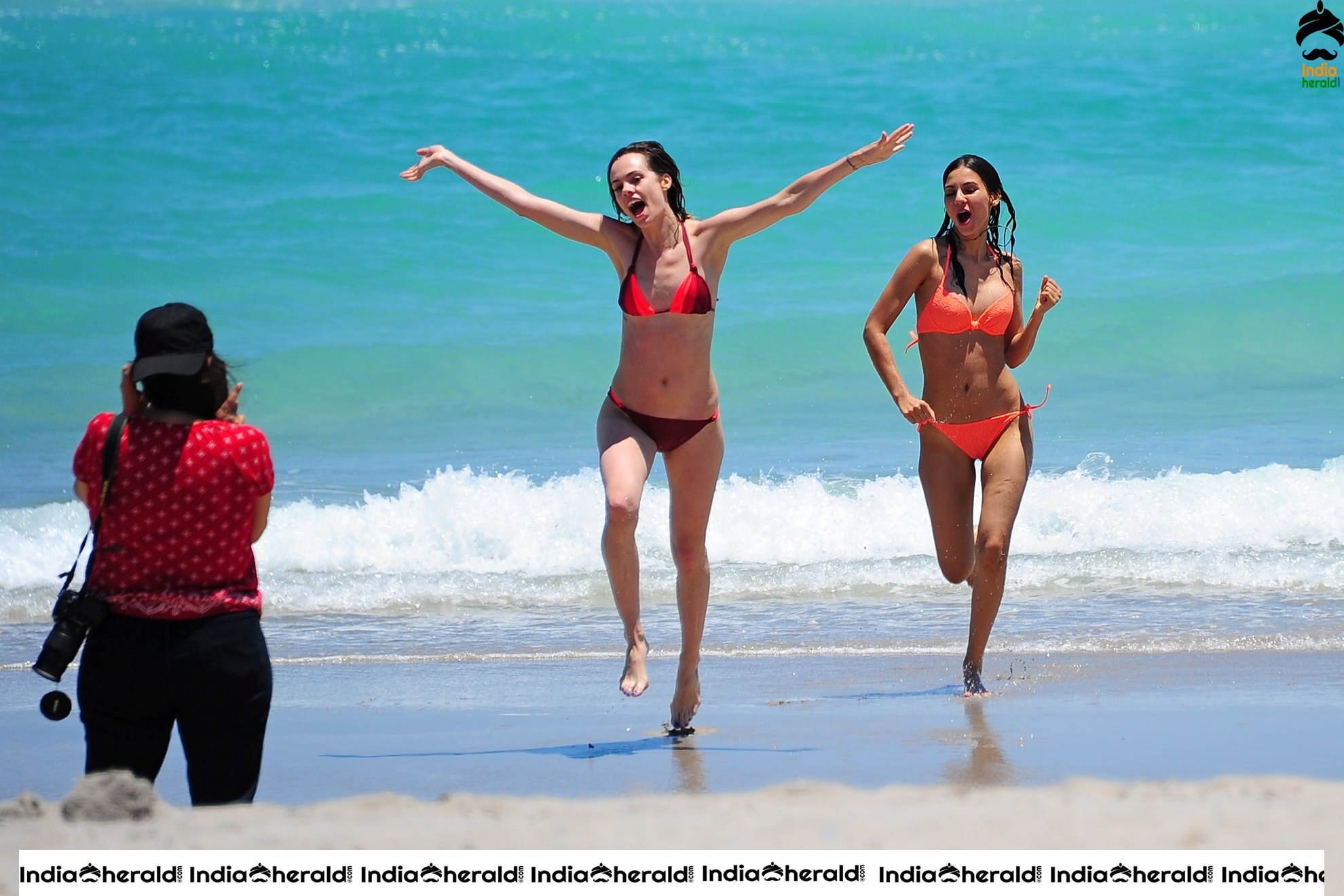 Victoria Justice Hot Photos in fluorescent Bikini exposing her Sexy Body and Tempting Assets Set 2