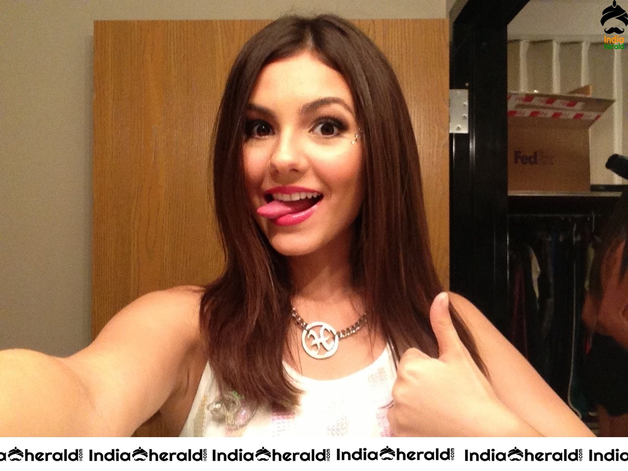 Victoria Justice LEAKED PRIVATE HOT TOPLESS EXPOSING PHOTOS Set 1