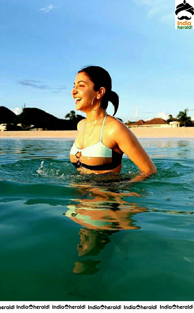 Virat Kohli And Anushka Sharma Latest Hot Beach Stills