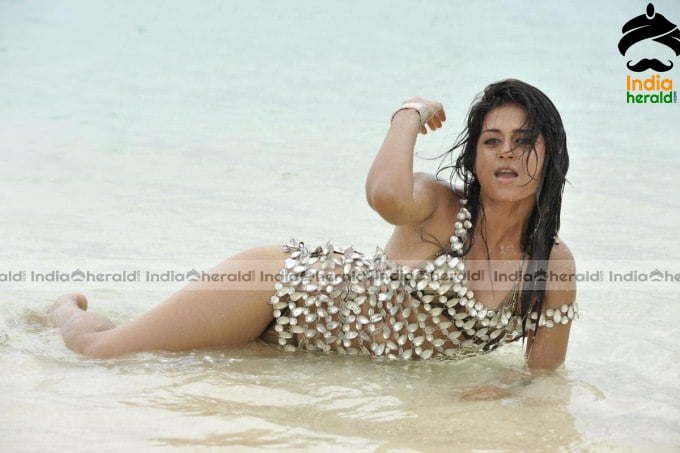 Wet South Indian Actresses In Beach Hot Photos Set 2