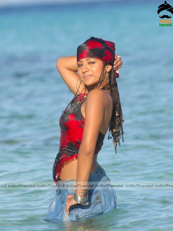 Wet South Indian Actresses In Beach Hot Photos Set 2