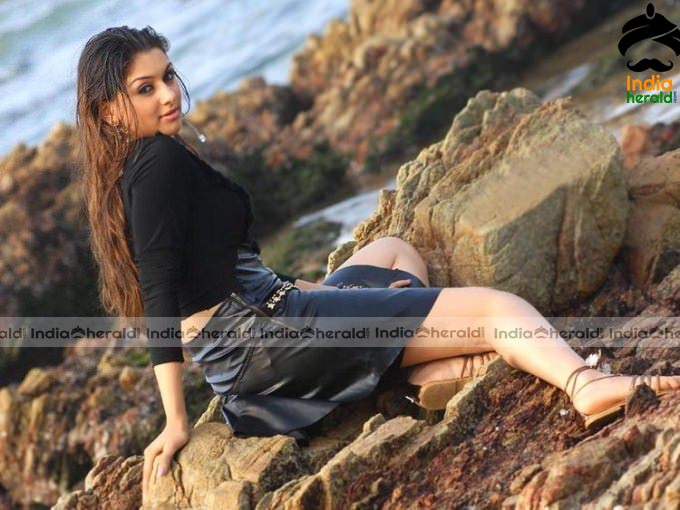 Wet South Indian Actresses In Beach Hot Photos Set 2