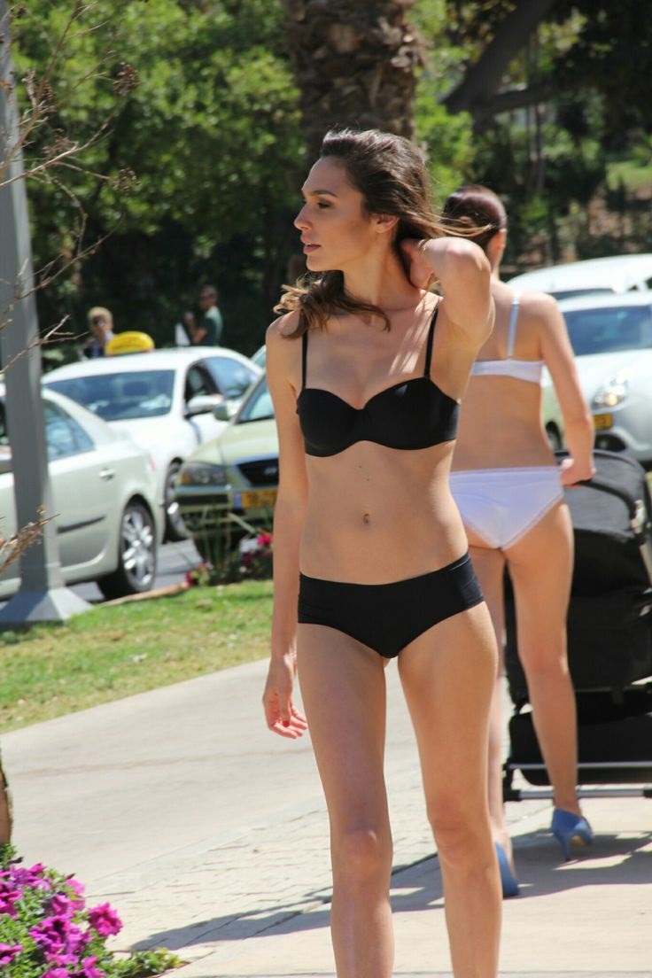 Wonder Women Actress Gal Gadot Spotted In Bikini On Road Before Public