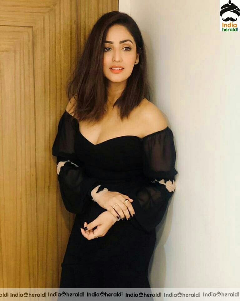 Yami Gautam Hot And Sexy Cleavage Revealing Stills