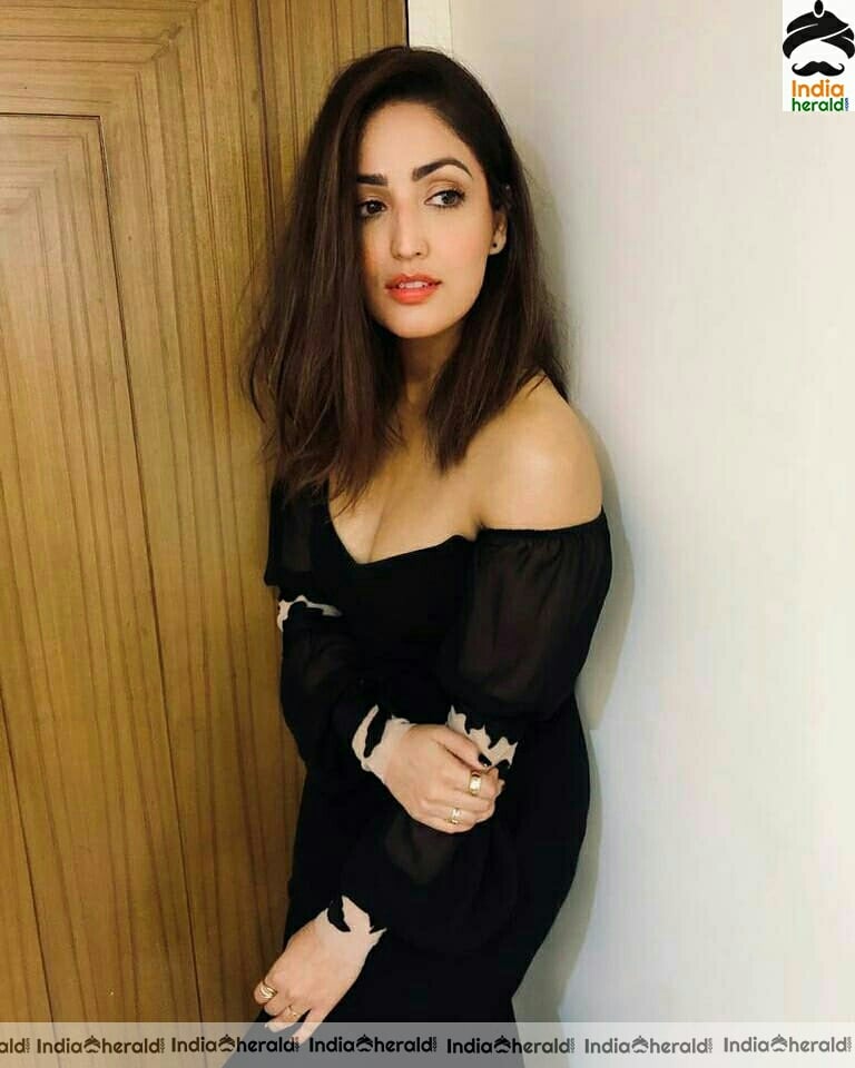 Yami Gautam Hot And Sexy Cleavage Revealing Stills