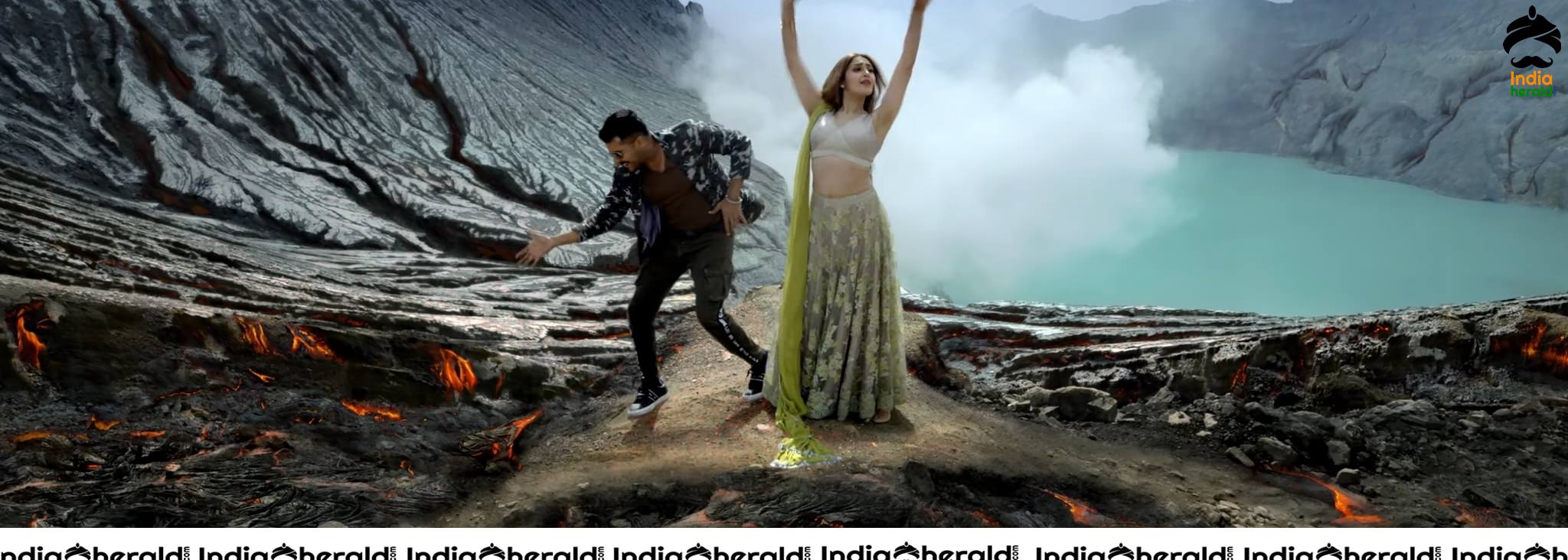 Kaapaan Movie Trailer Hot Photos Set 1