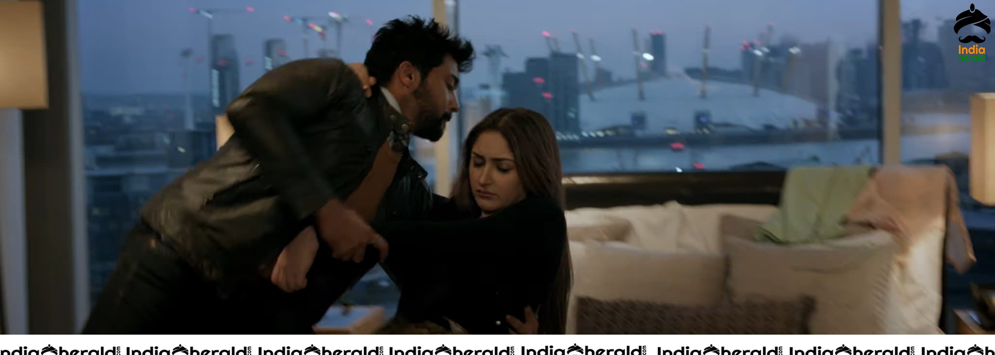 Kaapaan Movie Trailer Hot Photos Set 4