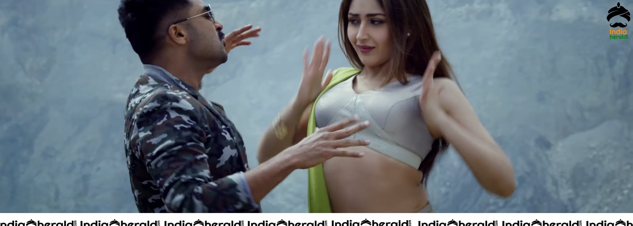 Kaapaan Movie Trailer Hot Photos Set 4