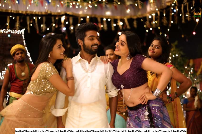 100 Percent Kaadhal Tamil Movie Stills Set 1