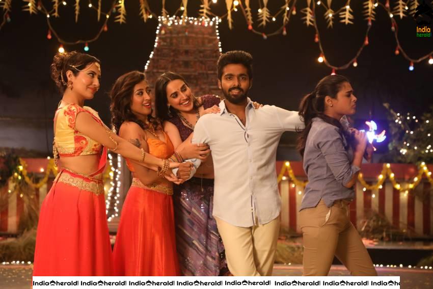 100 Percent Kaadhal Tamil Movie Stills Set 2