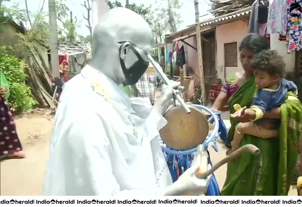 A man dressed as Mahatma Gandhi walked around in slum areas and distributed masks due to COVID19