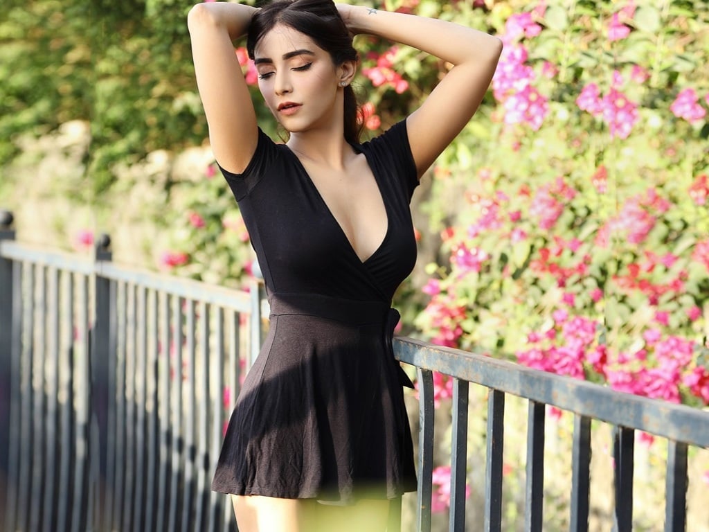 Angela Krislinzki Hot Wallpapers