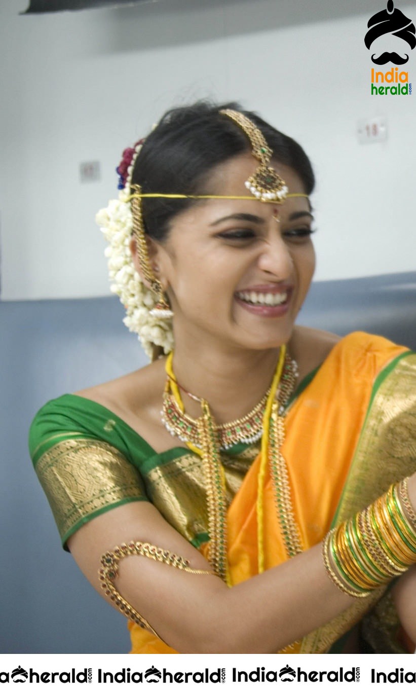 Anushka Vintage Hot Sizzling Clicks Set 1