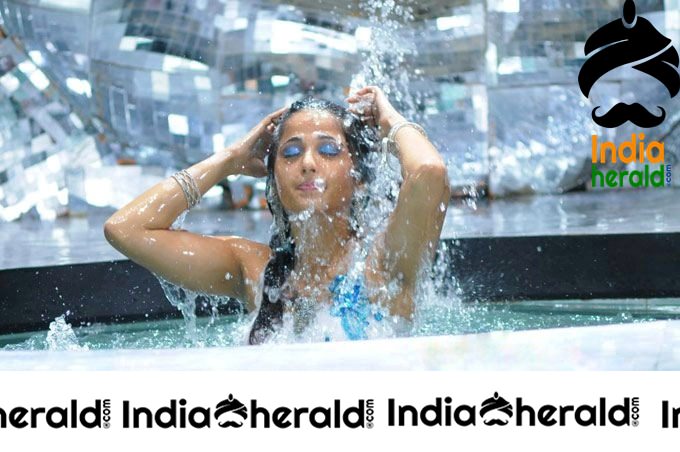 Anushka Vintage Hot Sizzling Clicks Set 3