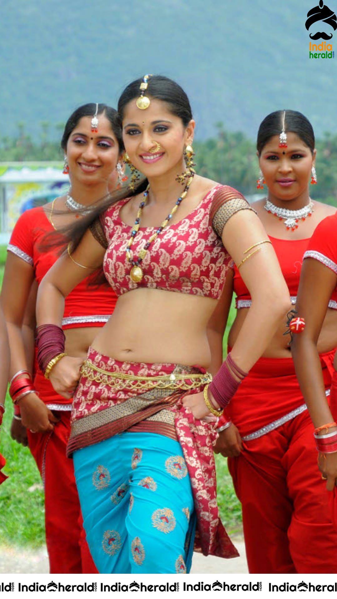 Anushka Vintage Hot Sizzling Clicks Set 5