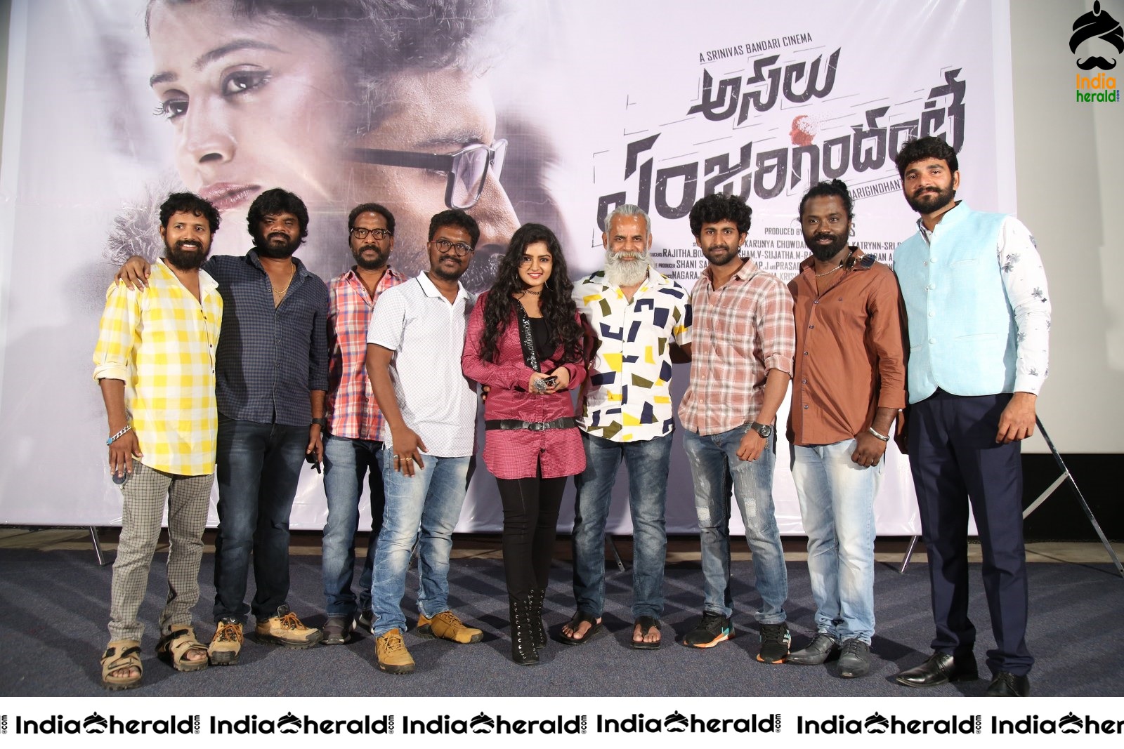 Asalu Em Jarigindante Movie Stills and Working Stills