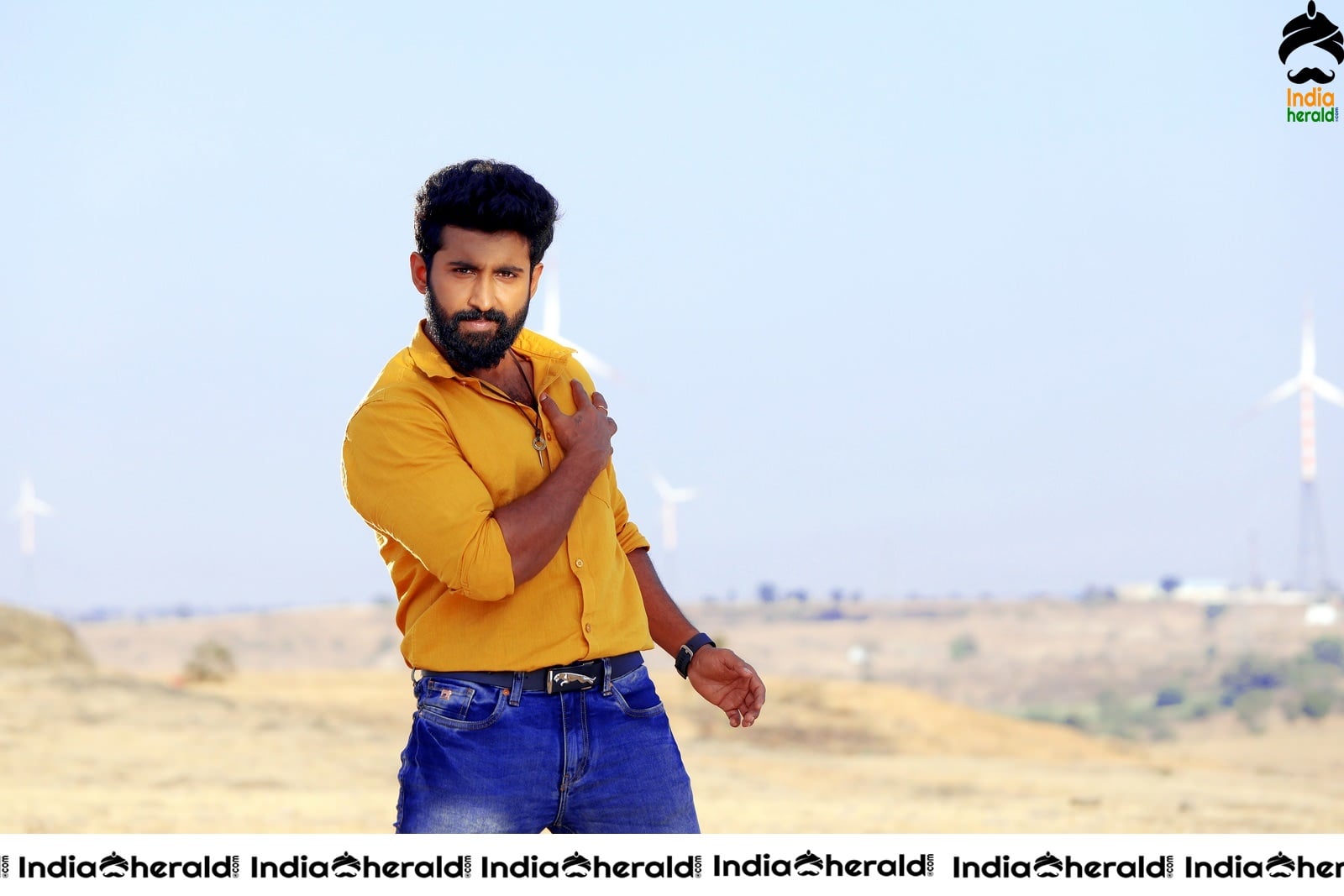 Asalu Em Jarigindante Movie Stills and Working Stills
