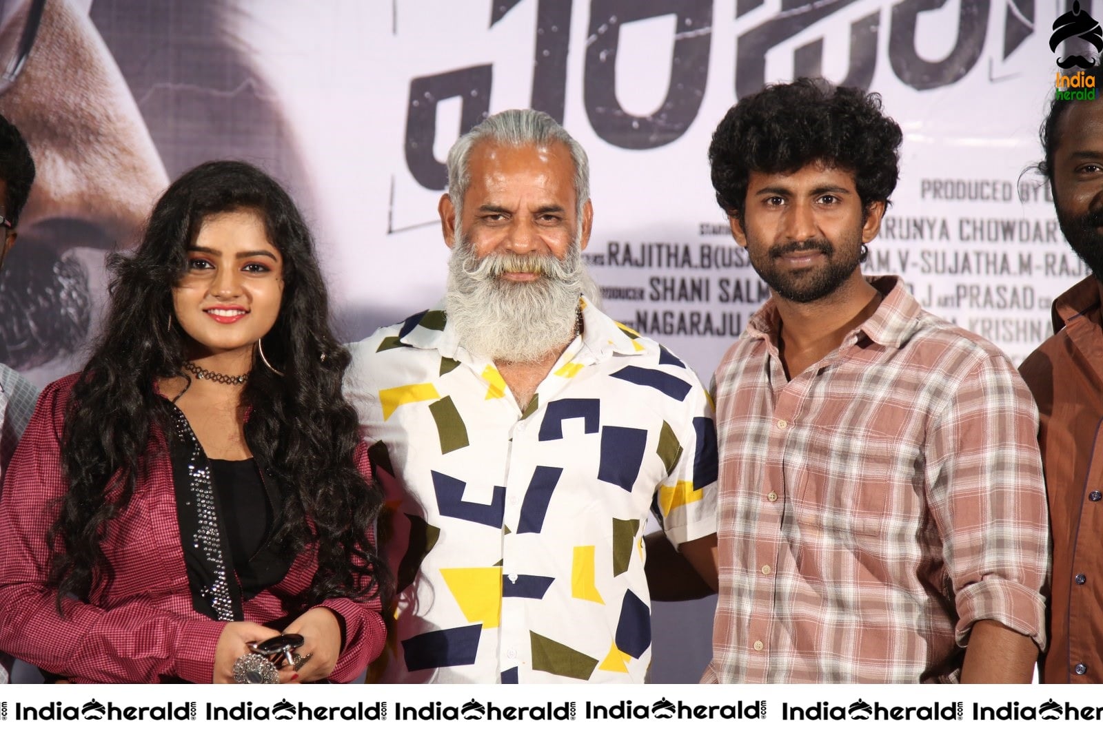 Asalu Em Jarigindante Movie Stills and Working Stills