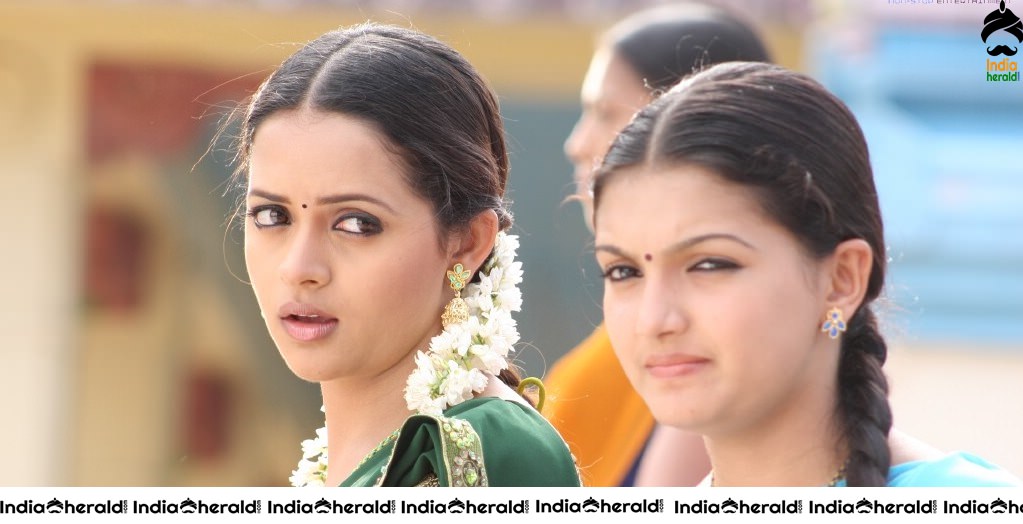 Bhavana and Vinay Rai in Jayam Kondaan Movie Stills Set 1