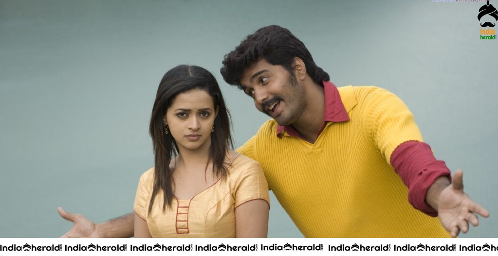 Bhavana and Vinay Rai in Jayam Kondaan Movie Stills Set 3