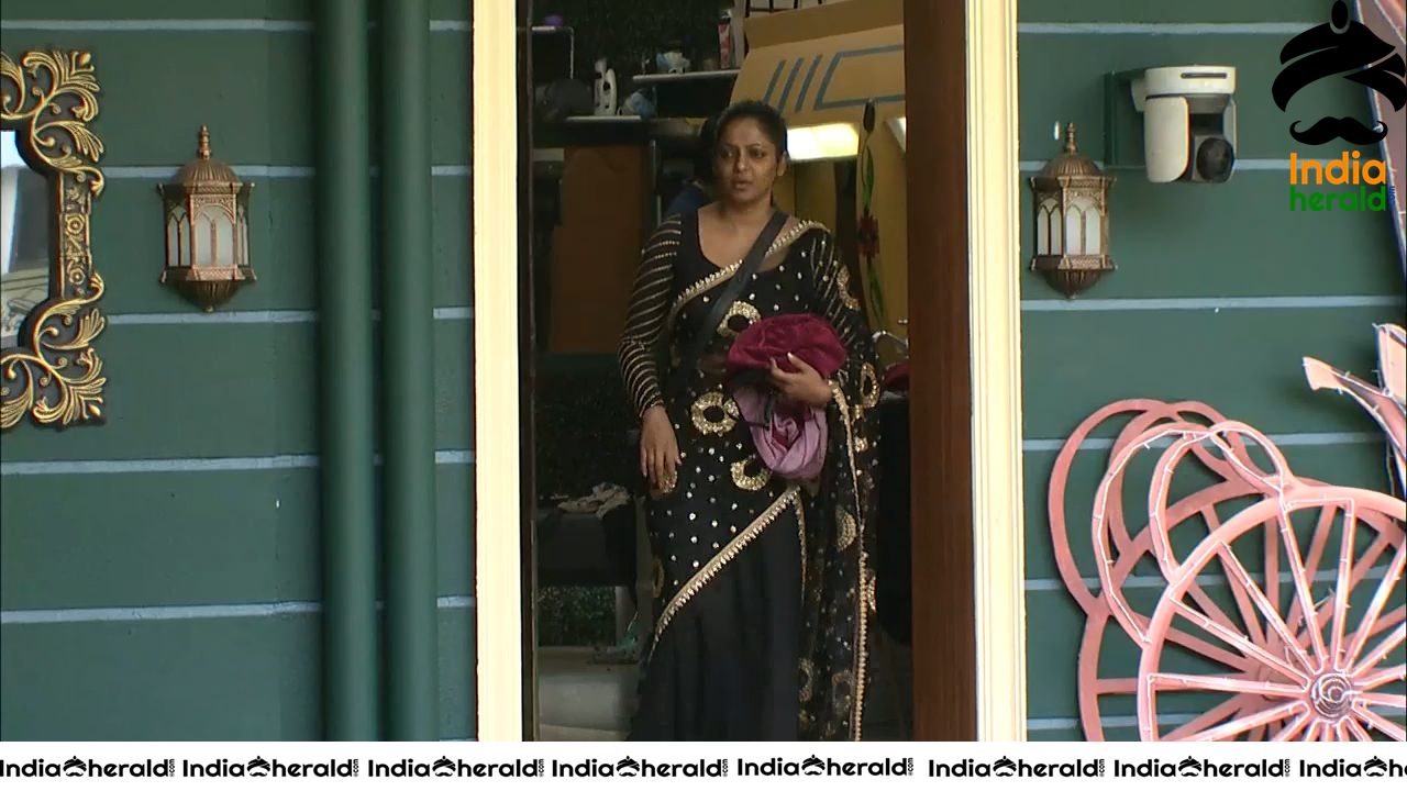 Bigg Boss Tamil Season 3 Day 100 Hot Wallpapers Set 1