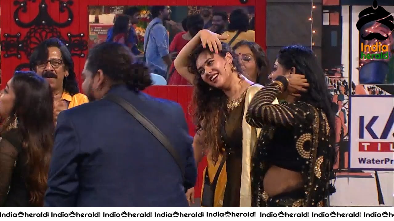 Bigg Boss Tamil Season 3 Day 100 Hot Wallpapers Set 4