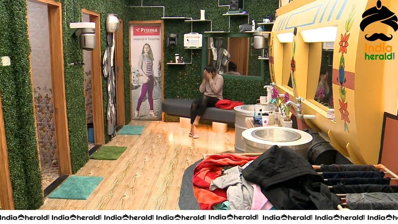 Bigg Boss Tamil Season 3 Day 100 Hot Wallpapers Set 4