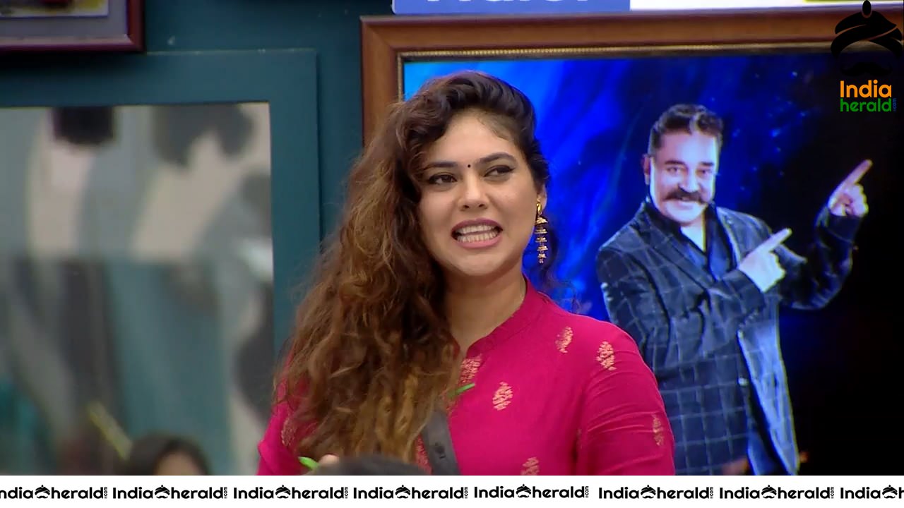 Bigg Boss Tamil Season 3 Day 102 Hot Wallpapers Set 2