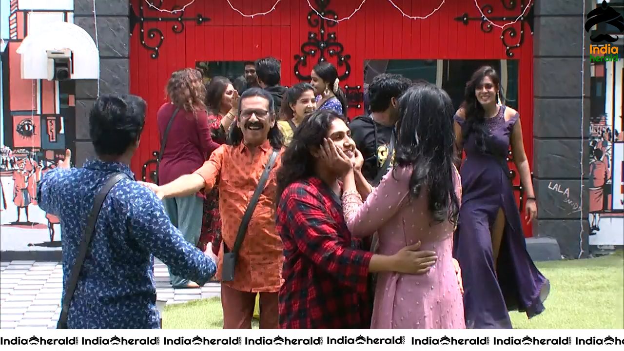 Bigg Boss Tamil Season 3 Day 103 Hot Wallpapers Set 1