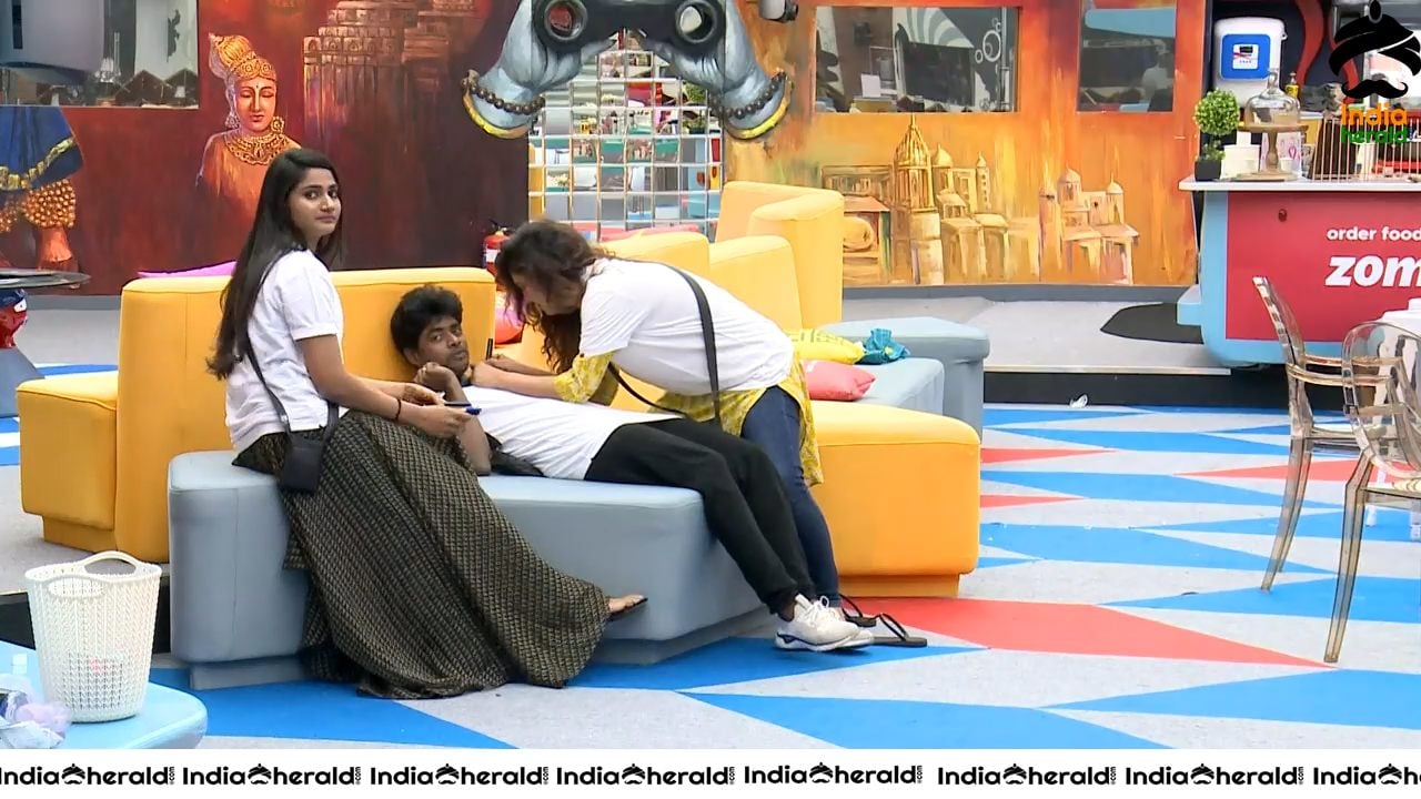 Bigg Boss Tamil Season 3 Day 104 Hot Wallpapers Set 1