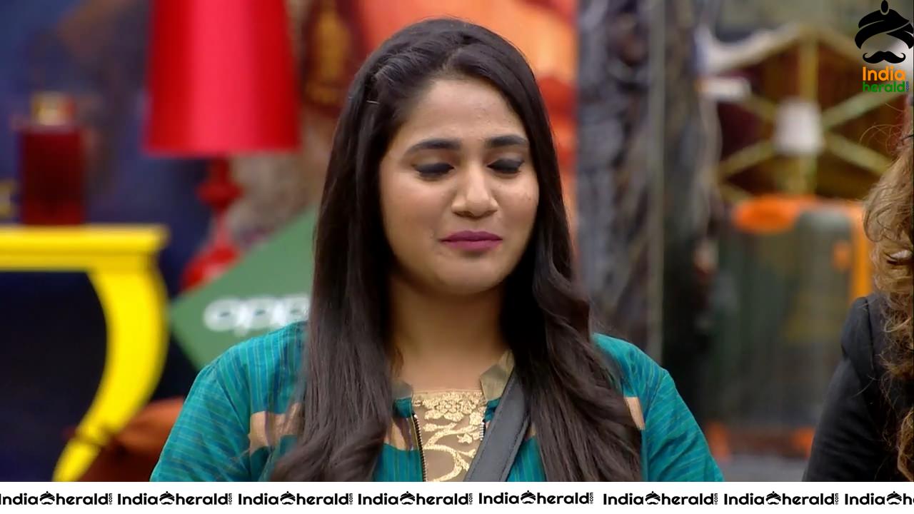 Bigg Boss Tamil Season 3 Day 104 Hot Wallpapers Set 4