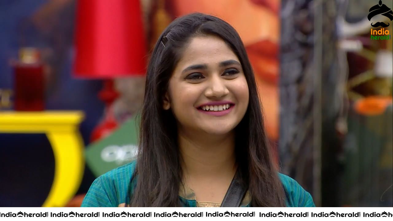 Bigg Boss Tamil Season 3 Day 104 Hot Wallpapers Set 4