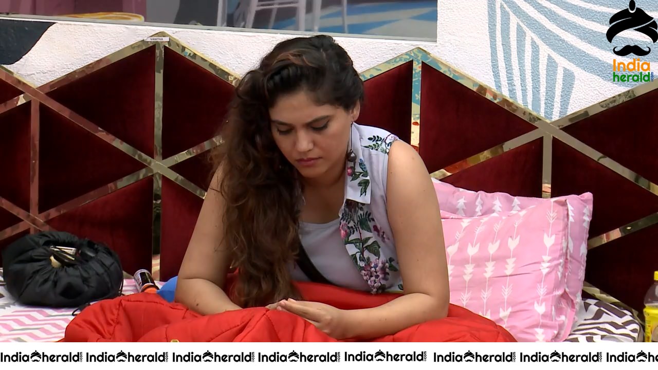 Bigg Boss Tamil Season 3 Day 82 Hot Wallpapers Set 2