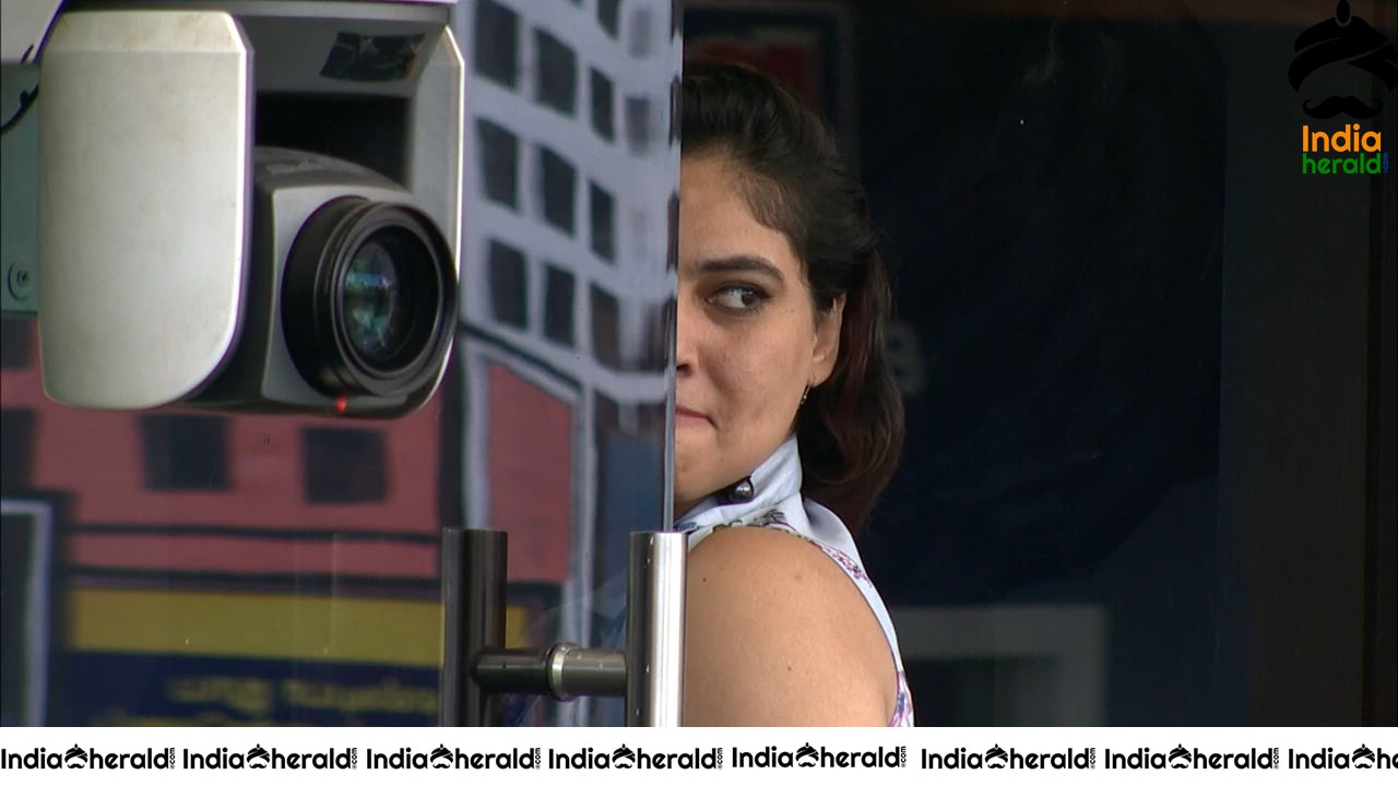 Bigg Boss Tamil Season 3 Day 82 Hot Wallpapers Set 2