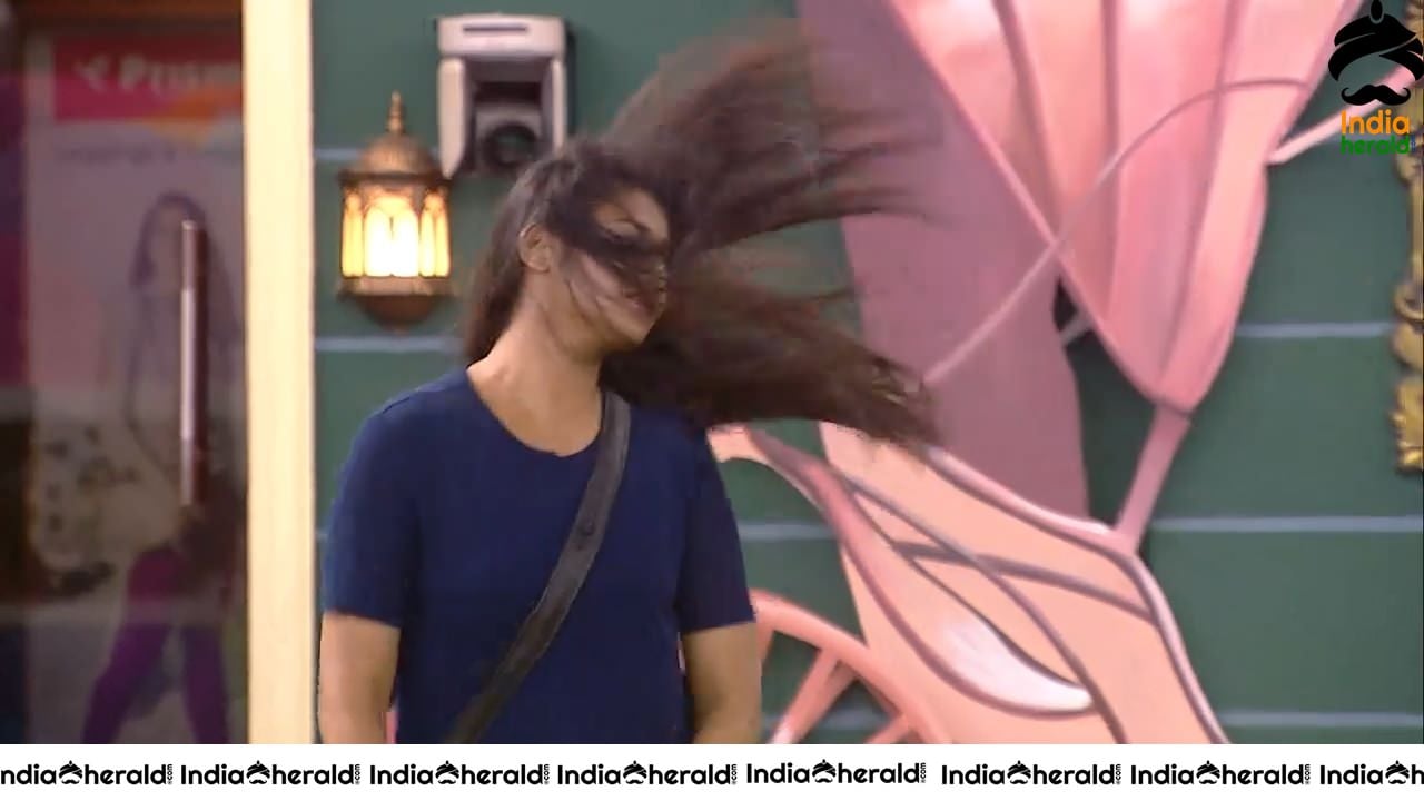 Bigg Boss Tamil Season 3 Day 85 Hot Wallpapers Set 3