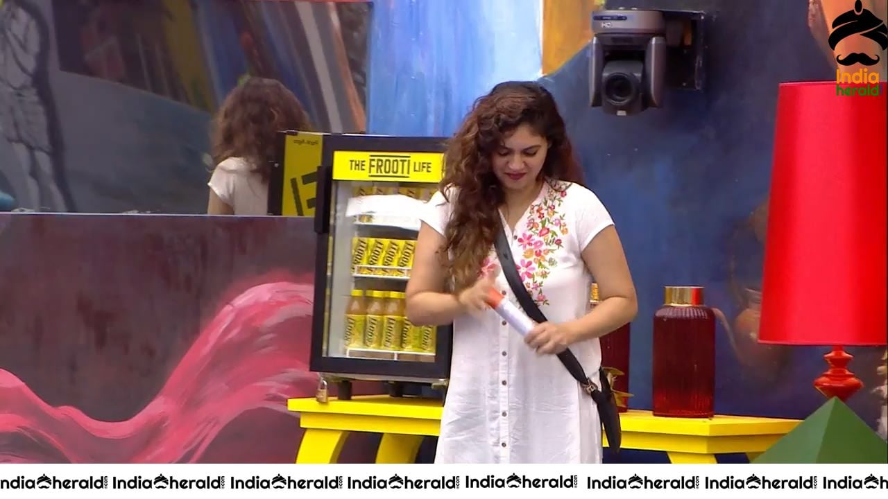 Bigg Boss Tamil Season 3 Day 85 Hot Wallpapers Set 3