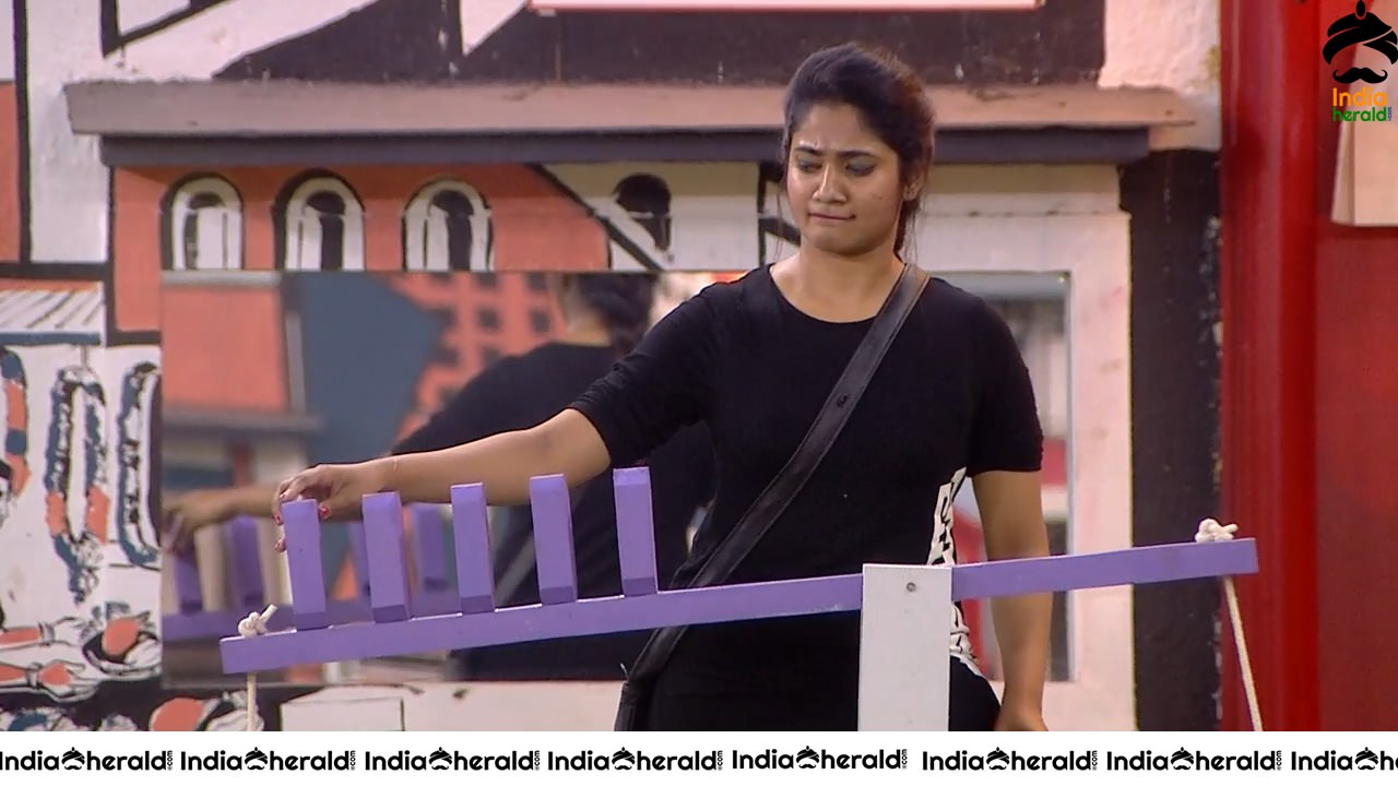 Bigg Boss Tamil Season 3 Day 86 Hot Wallpapers Set 3