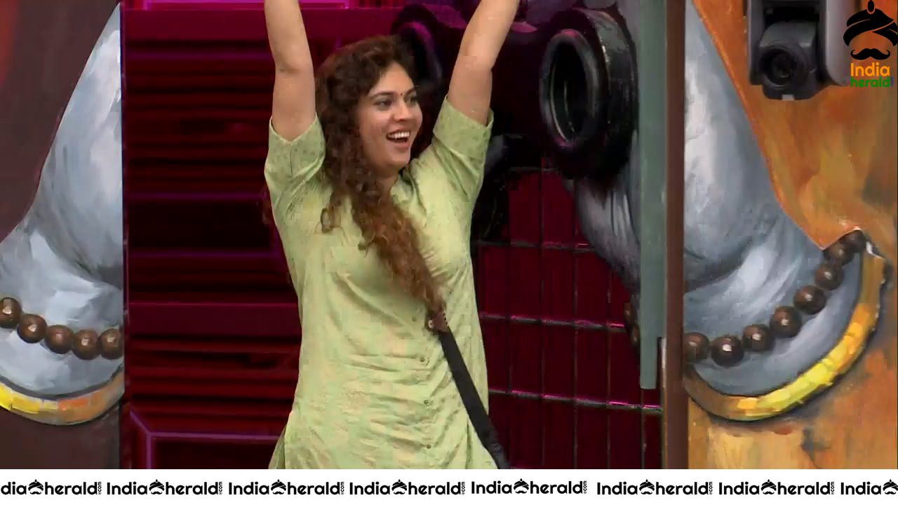 Bigg Boss Tamil Season 3 Day 88 Hot Wallpapers Set 1