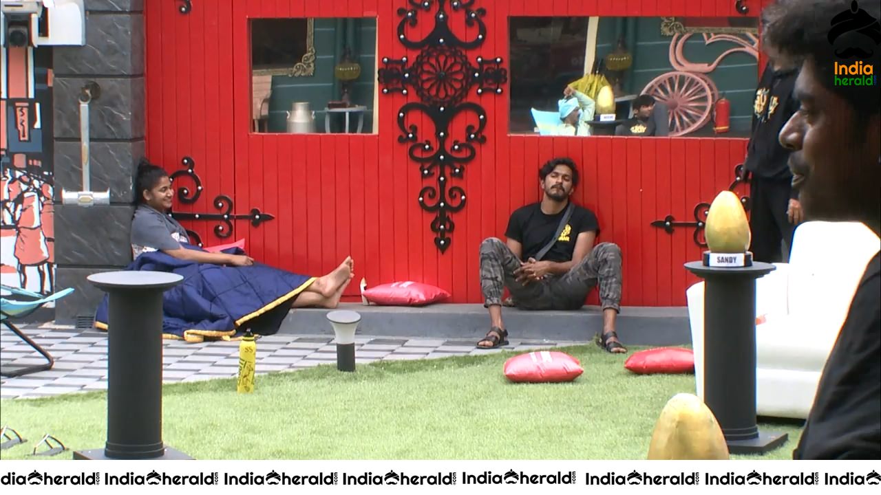 Bigg Boss Tamil Season 3 Day 88 Hot Wallpapers Set 1