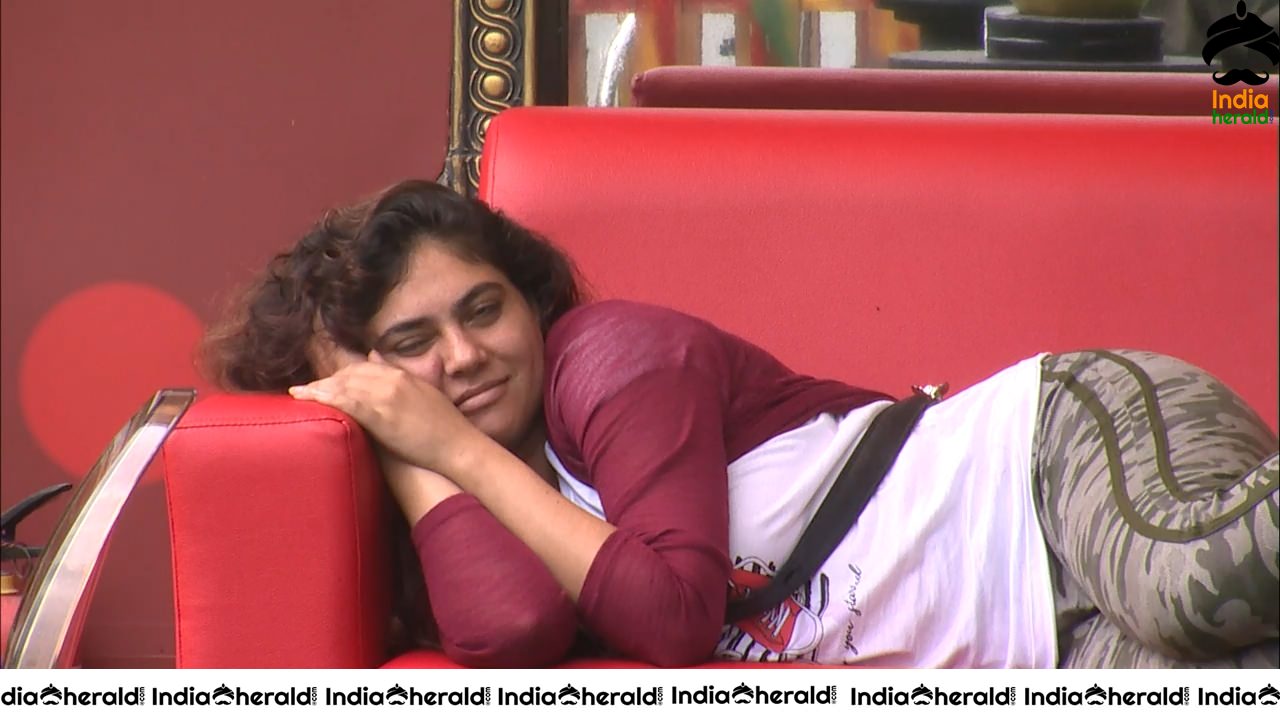 Bigg Boss Tamil Season 3 Day 88 Hot Wallpapers Set 1