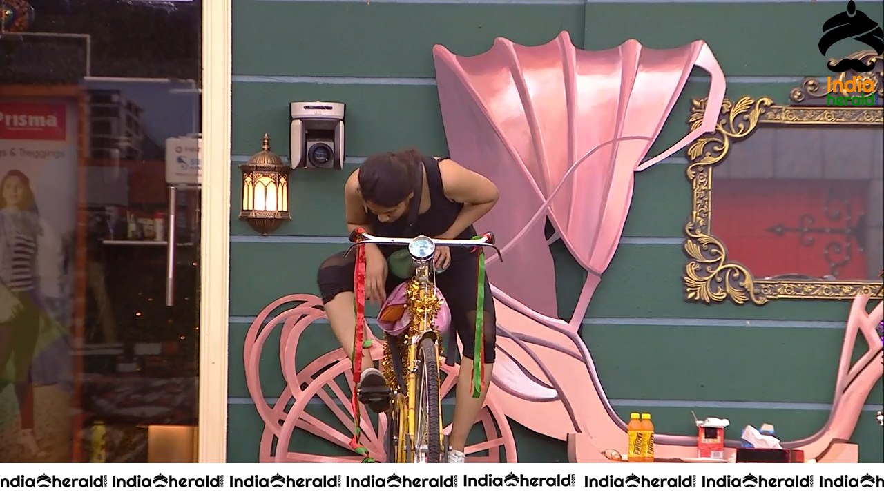 Bigg Boss Tamil Season 3 Day 91 Hot Wallpapers Set 1