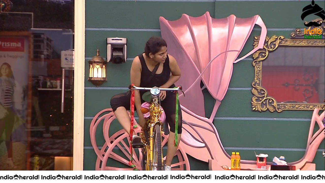 Bigg Boss Tamil Season 3 Day 91 Hot Wallpapers Set 1