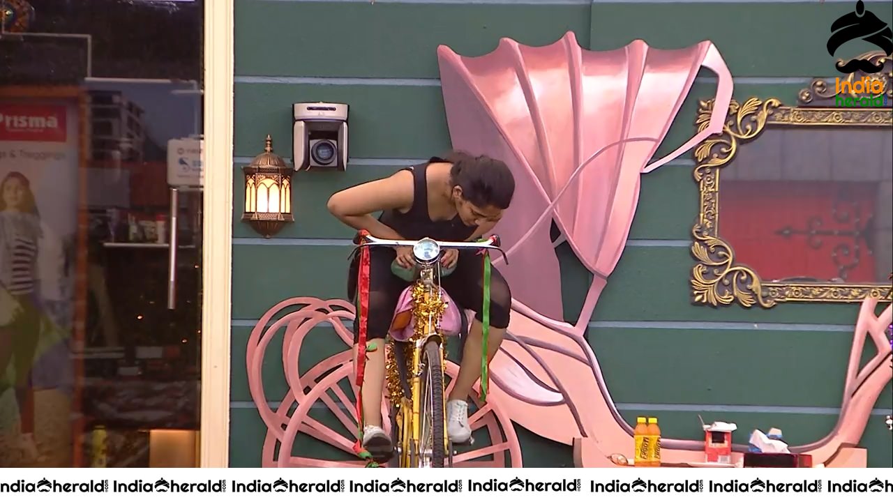 Bigg Boss Tamil Season 3 Day 91 Hot Wallpapers Set 1