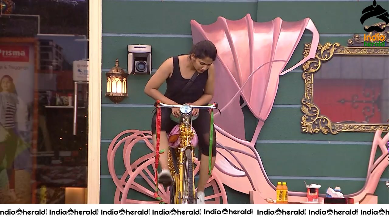 Bigg Boss Tamil Season 3 Day 91 Hot Wallpapers Set 1