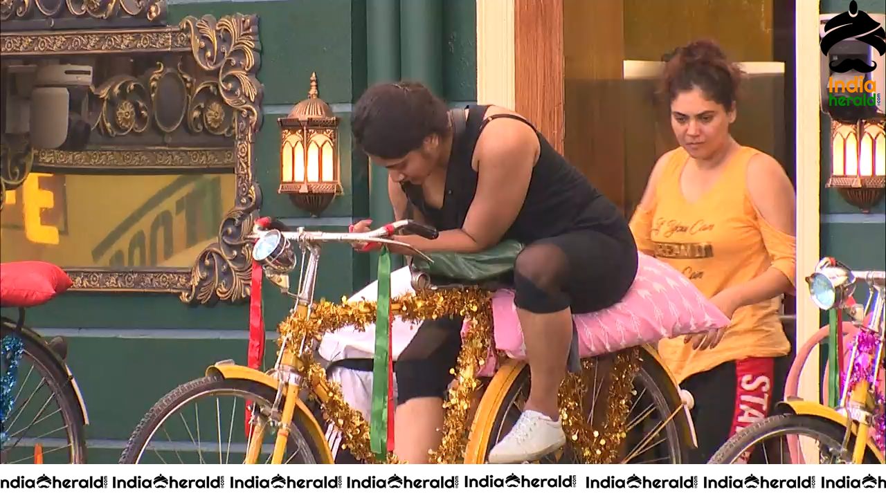 Bigg Boss Tamil Season 3 Day 91 Hot Wallpapers Set 2