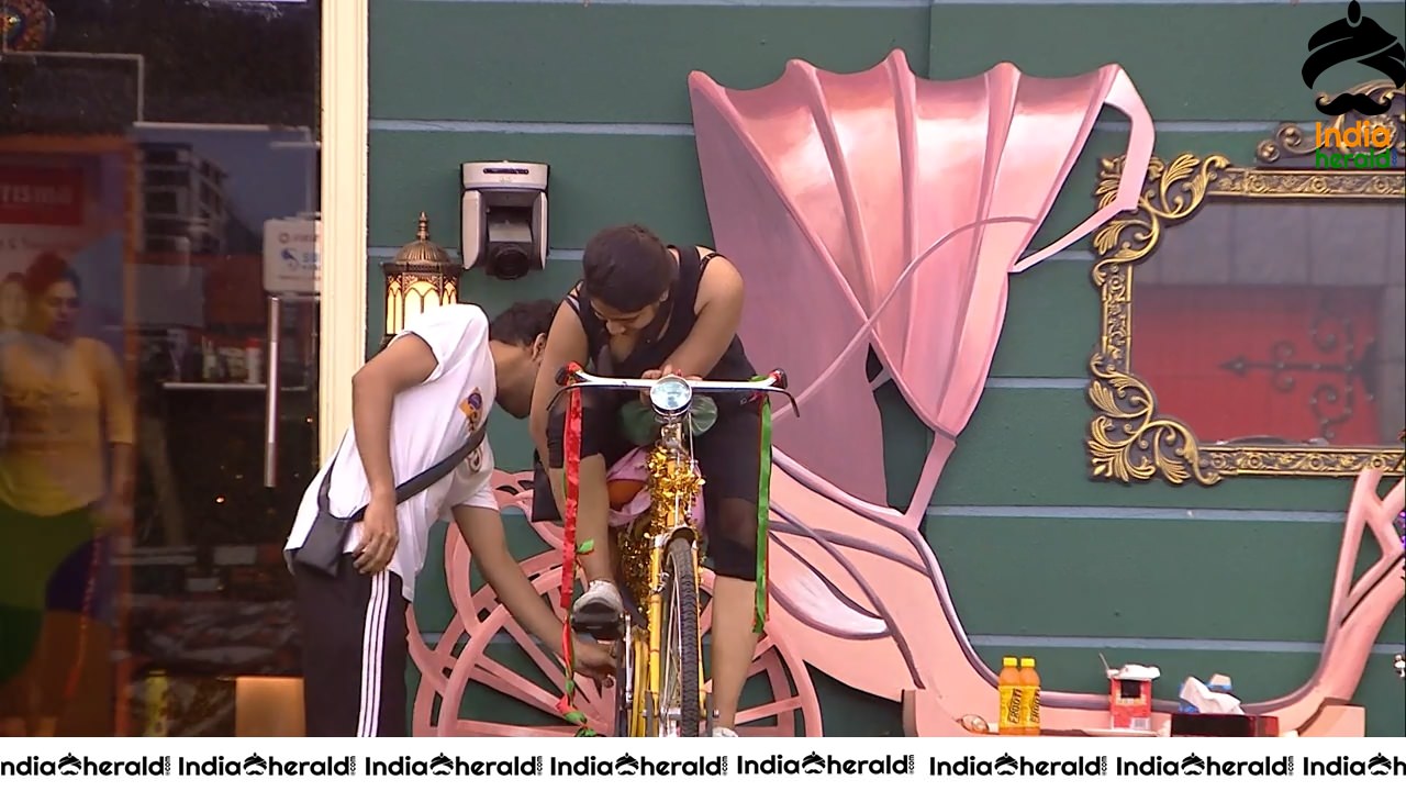 Bigg Boss Tamil Season 3 Day 91 Hot Wallpapers Set 2