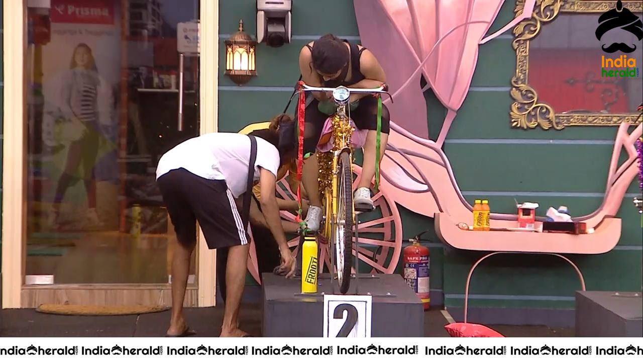 Bigg Boss Tamil Season 3 Day 91 Hot Wallpapers Set 2