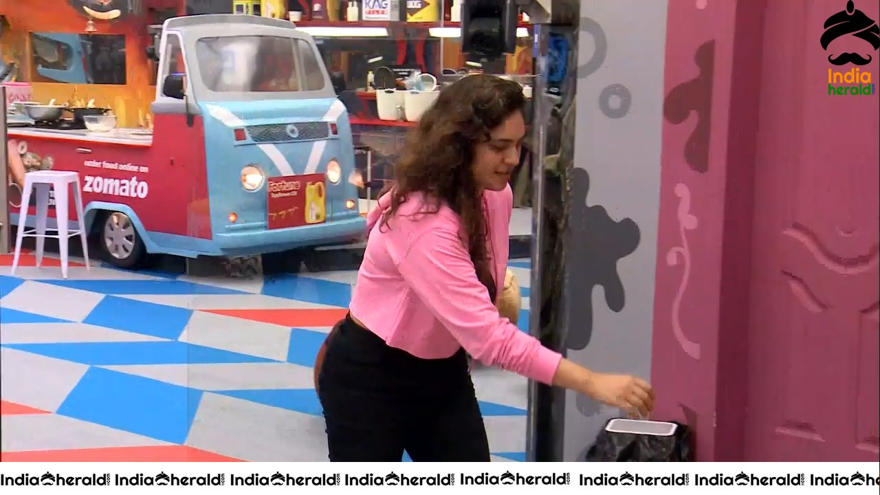 Bigg Boss Tamil Season 3 Day 93 Hot Wallpapers Set 3