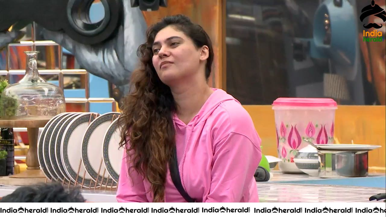 Bigg Boss Tamil Season 3 Day 93 Hot Wallpapers Set 4