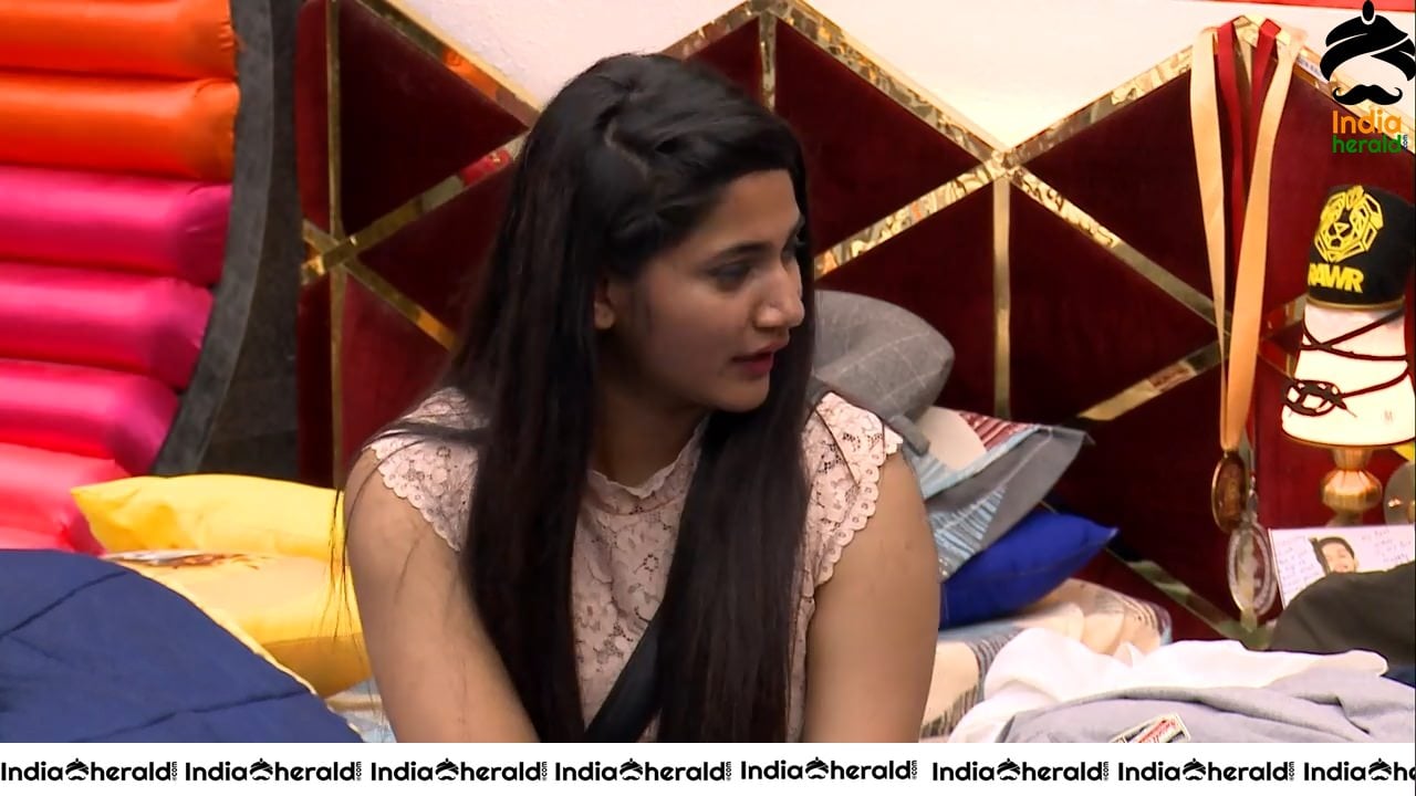 Bigg Boss Tamil Season 3 Day 93 Hot Wallpapers Set 4